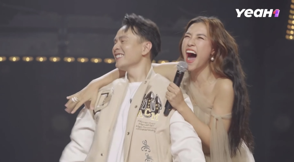MC Hoàng Oanh bị chê quá ồn ào, khó hiểu nhất là màn ôm lấy ôm để Binz trên sân khấu - Ảnh 3. MC Hoàng Oanh bị chê quá ồn ào, khó hiểu nhất là màn ôm lấy ôm để Binz trên sân khấu - Ảnh 3.