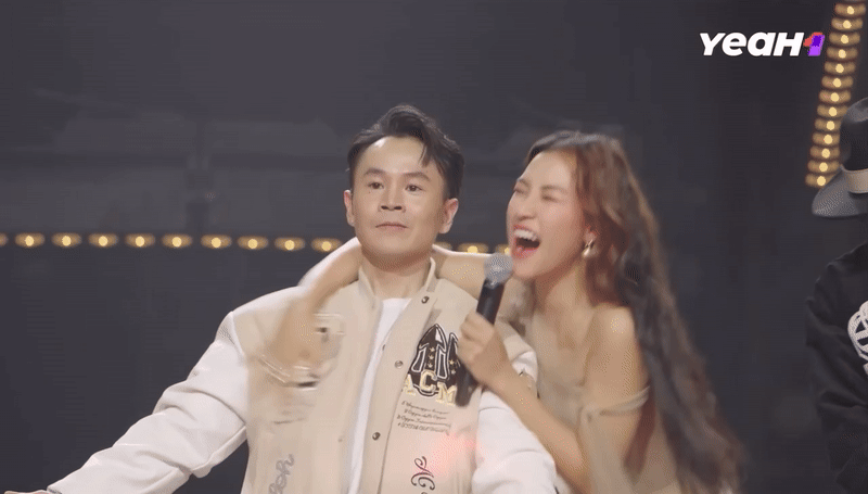 MC Hoàng Oanh bị chê quá ồn ào, khó hiểu nhất là màn ôm lấy ôm để Binz trên sân khấu - Ảnh 4. MC Hoàng Oanh bị chê quá ồn ào, khó hiểu nhất là màn ôm lấy ôm để Binz trên sân khấu - Ảnh 4.