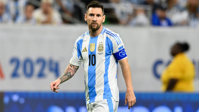 Video: Phản ứng xúc động của vợ Messi khi chồng gây sốc với pha đá trượt phạt đền - Ảnh 4.