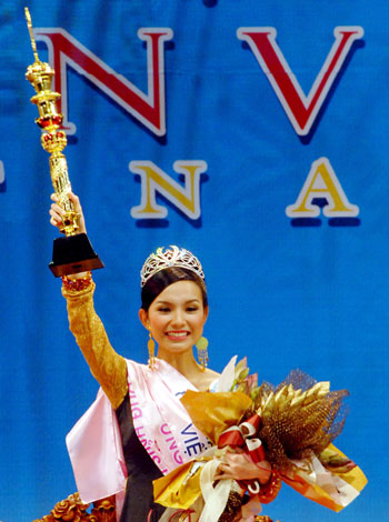 Miss Universe Vietnam đầu tiên: Sắc vóc sau 16 năm đăng quang có còn xuất sắc?- Ảnh 2.