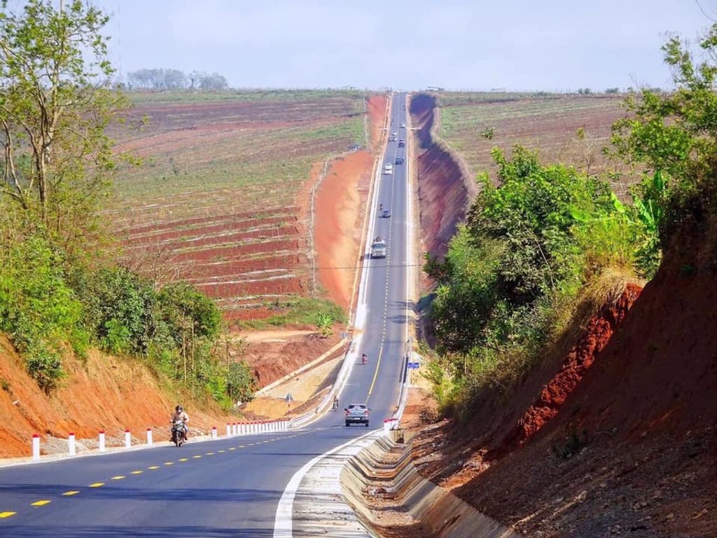 Phát hiện &quot;con đường dựng đứng&quot; ở Tây Nguyên, chưa đến 1km nhưng làm nhiều người nổi da gà khi nhìn thấy- Ảnh 3.