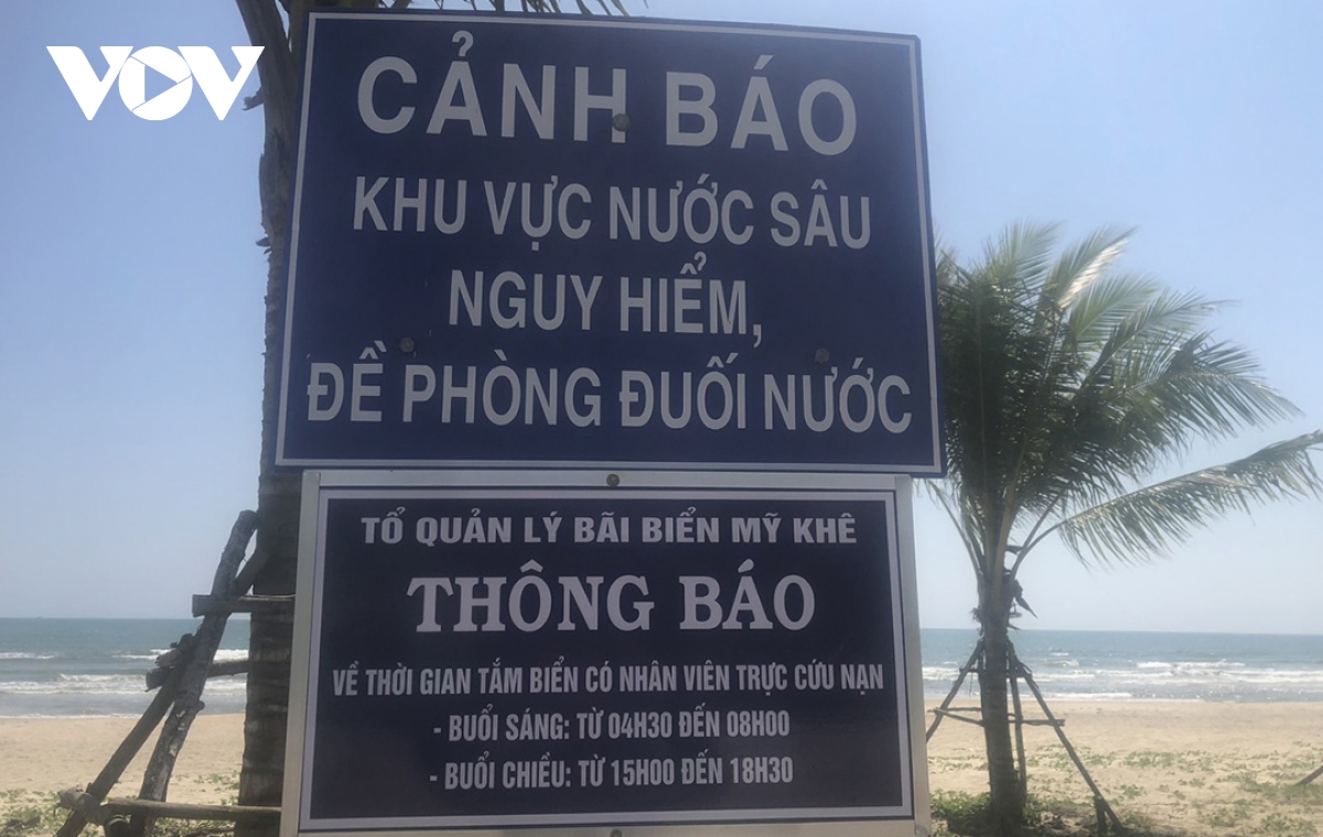 Cứu nạn kịp thời 3 mẹ con bị đuối nước khi tắm biển Mỹ Khê, Quảng Ngãi - Ảnh 2.