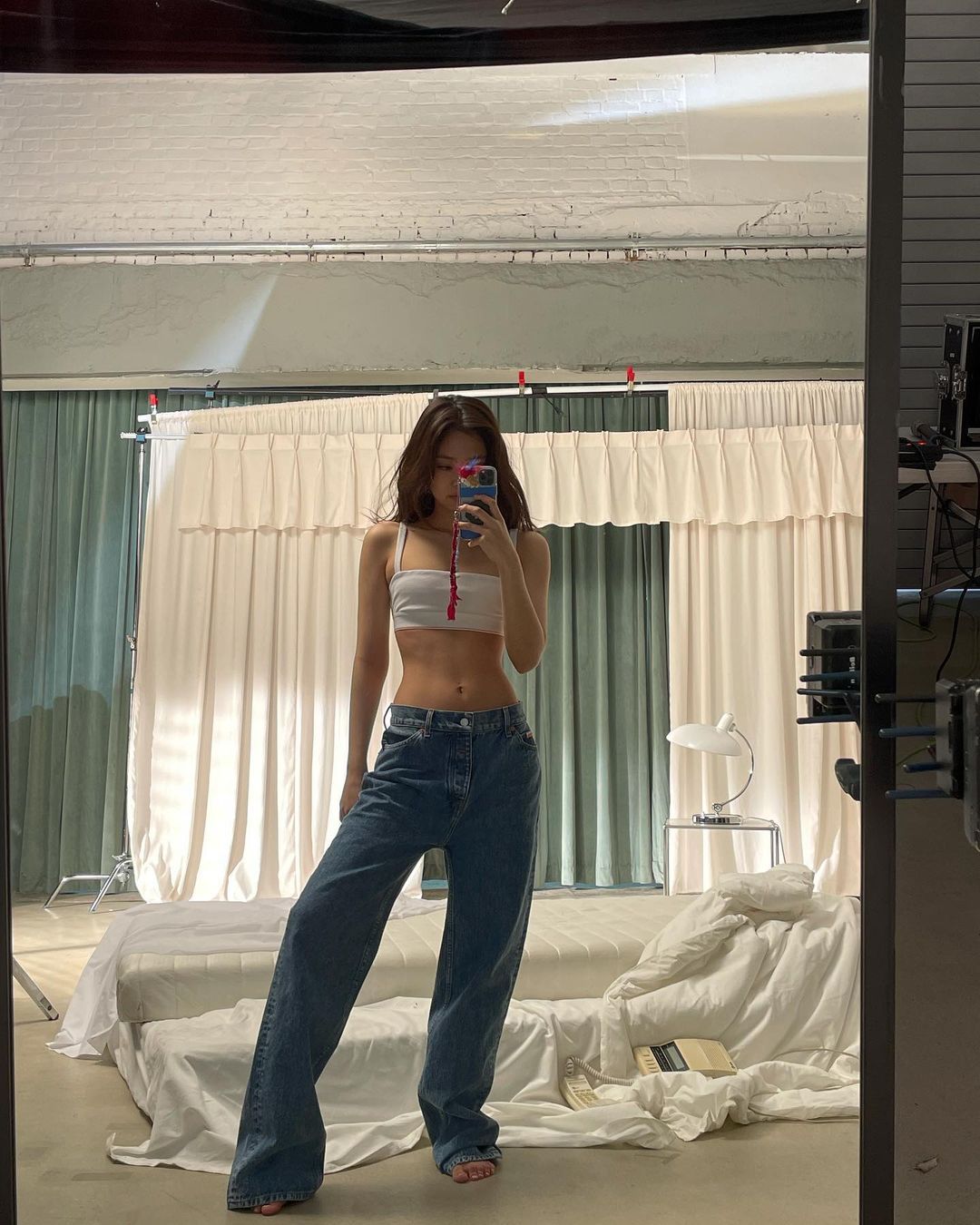 22171653-blackpink-jennie-crop-white-tank-top-blue-jeans-2000scover1080x1350-17234576204111055272560-1723469950287-17234699503881528742265.jpg