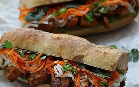 146 người nghi ngộ độc sau khi ăn bánh mì thịt