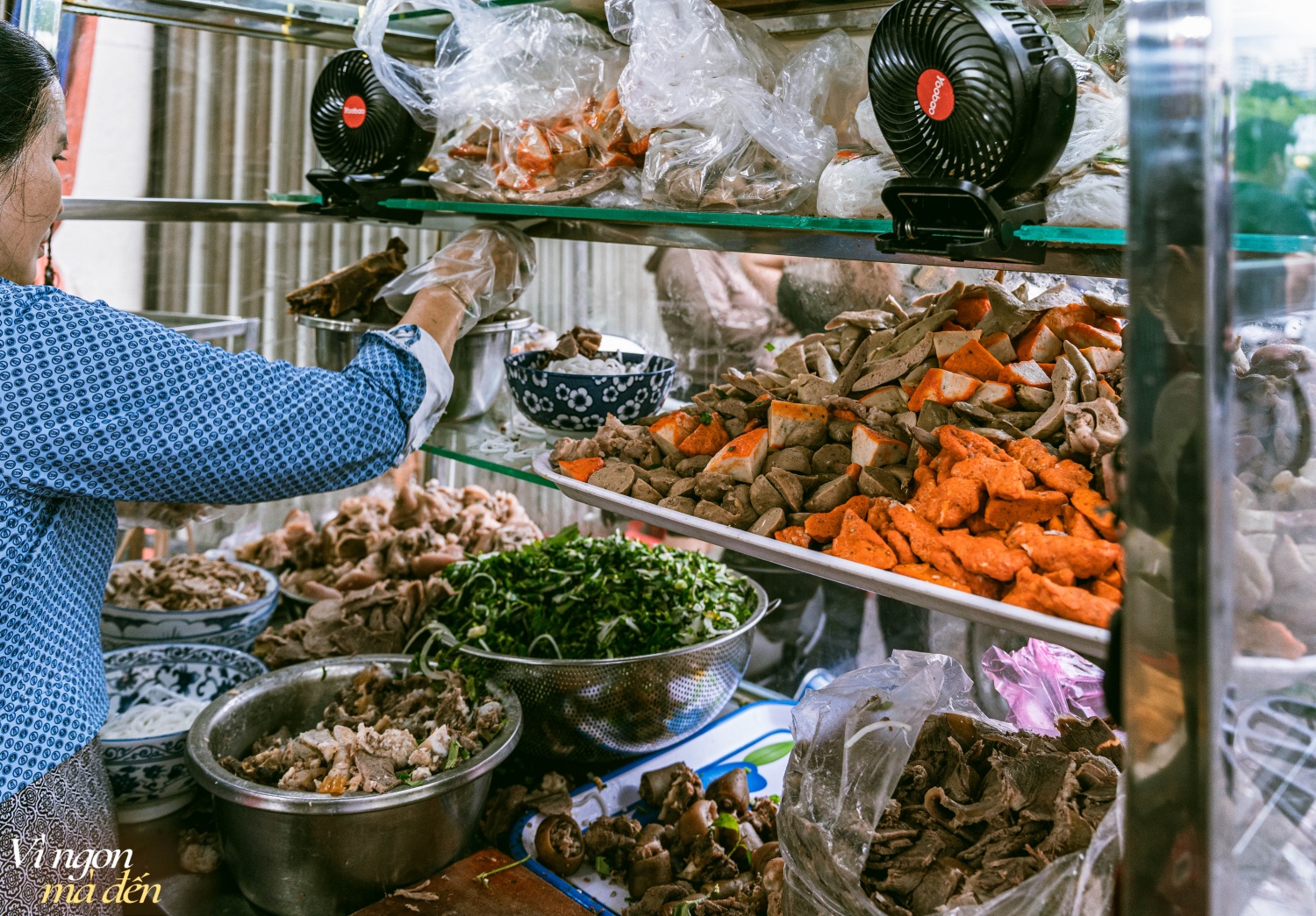 Chàng trai bỏ công việc ngân hàng lương cao đi bán quán bún bò bán vài tiếng là hết hàng: &quot;Làm nghề này cực nhưng mình thấy hạnh phúc!&quot; - Ảnh 6.