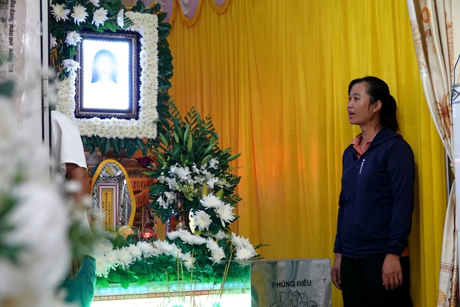 Không khí tang thương bao trùm căn nhà của 2 mẹ con gặp tai nạn ở Bình Dương: &quot;Cháu trai mới lên lớp 1, quần áo đồng phục cũng chuẩn bị hết rồi&quot; - Ảnh 4.