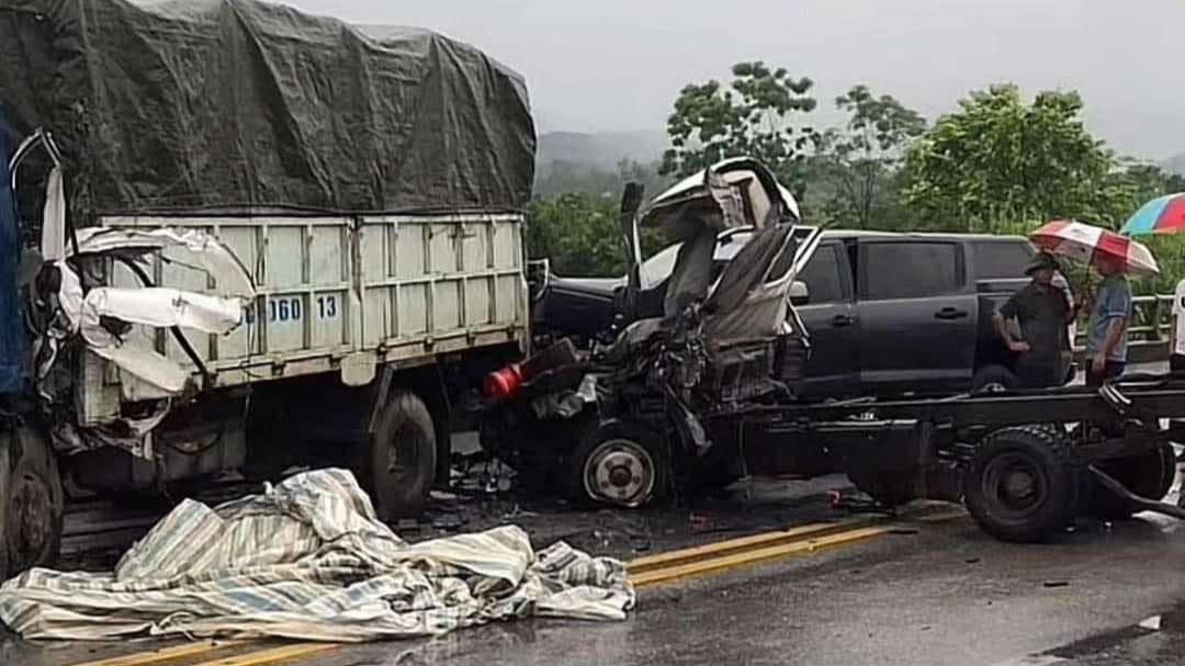 Tai nạn liên hoàn trên cao tốc Nội Bài - Lào Cai, 2 người thương vong - Ảnh 2.