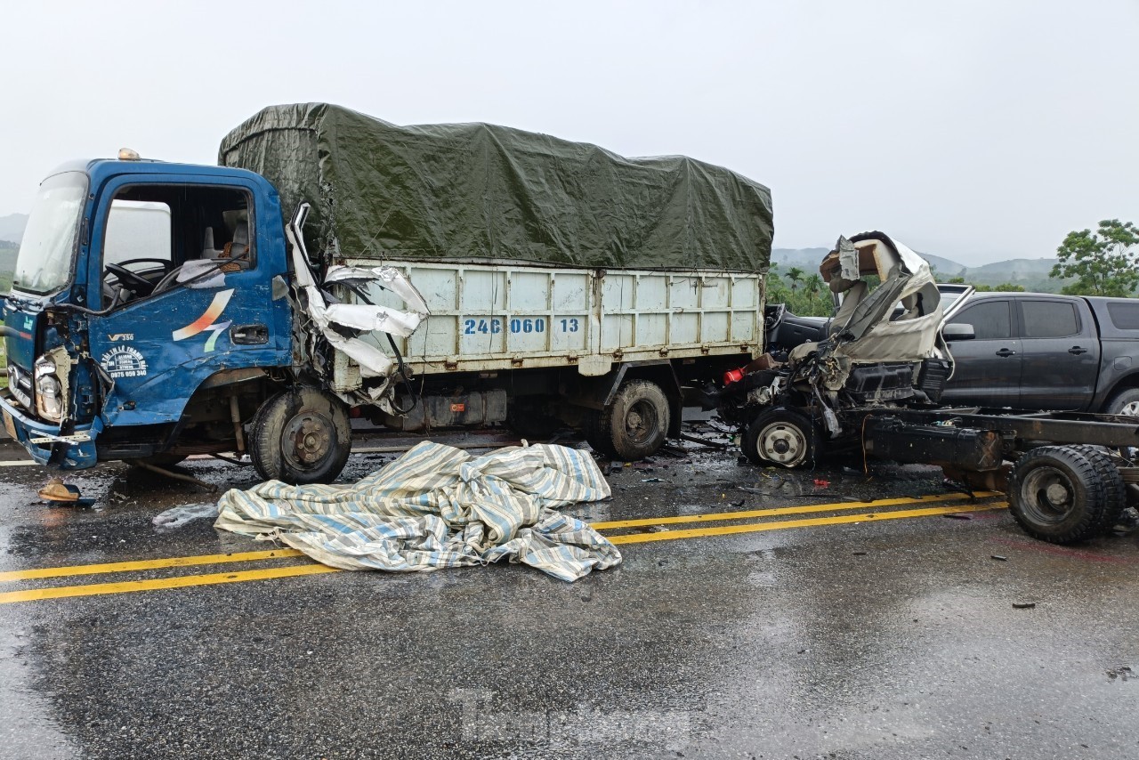 Tai nạn liên hoàn trên cao tốc Nội Bài - Lào Cai, 2 người thương vong - Ảnh 7.