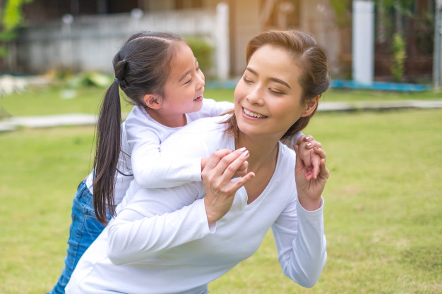 Nếu bà mẹ có đặc điểm này thì con gái trong nhà quá may mắn: Đã dễ thành đạt còn có đời sống hôn nhân hạnh phúc - Ảnh 1.