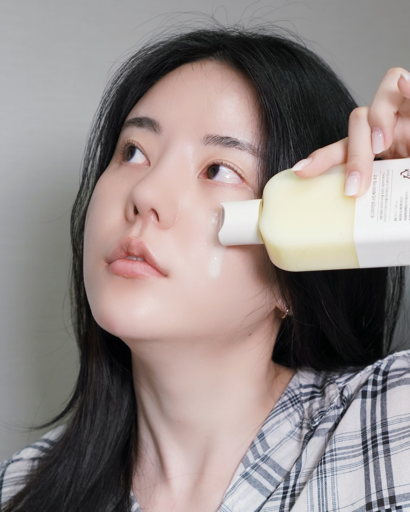 Chai lotion dưỡng ẩm nhìn giống sữa đặc là chân ái cho làn da 