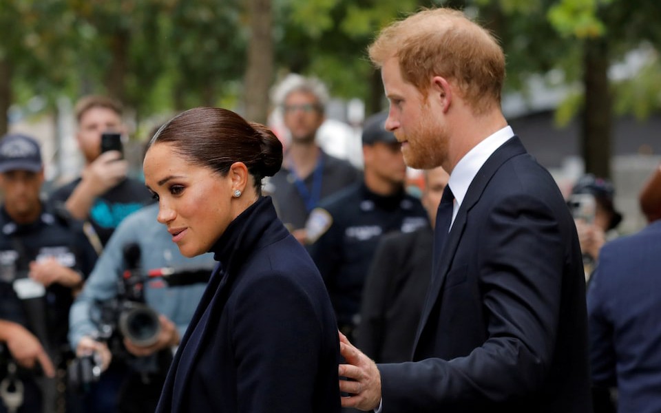 Bức ảnh của Hoàng tử George: Cú sốc lớn với vợ chồng Harry và Meghan khi nỗi bất an trở thành hiện thực