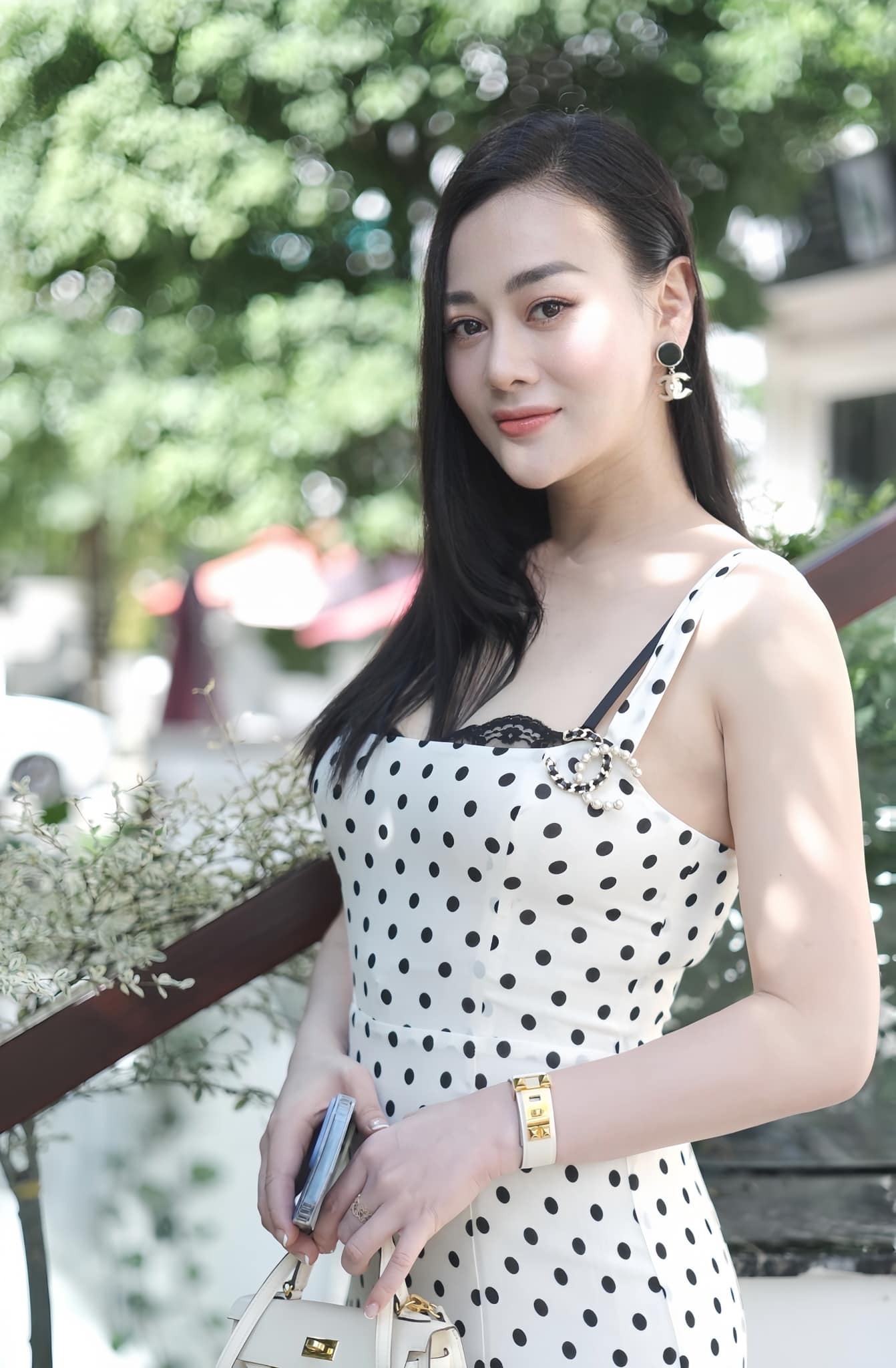 Phương Oanh tự so sánh ảnh hồi còn son với chăm con đầu bù tóc rối, khác biệt hoàn toàn mà ai cũng khen xinh- Ảnh 1.