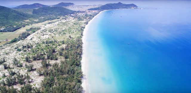 Phát hiện bãi biển được ví như &quot;Hawaii ở Việt Nam&quot;, cách thành phố 50km, ra xa bờ 100m nước chỉ tới ngực- Ảnh 4.