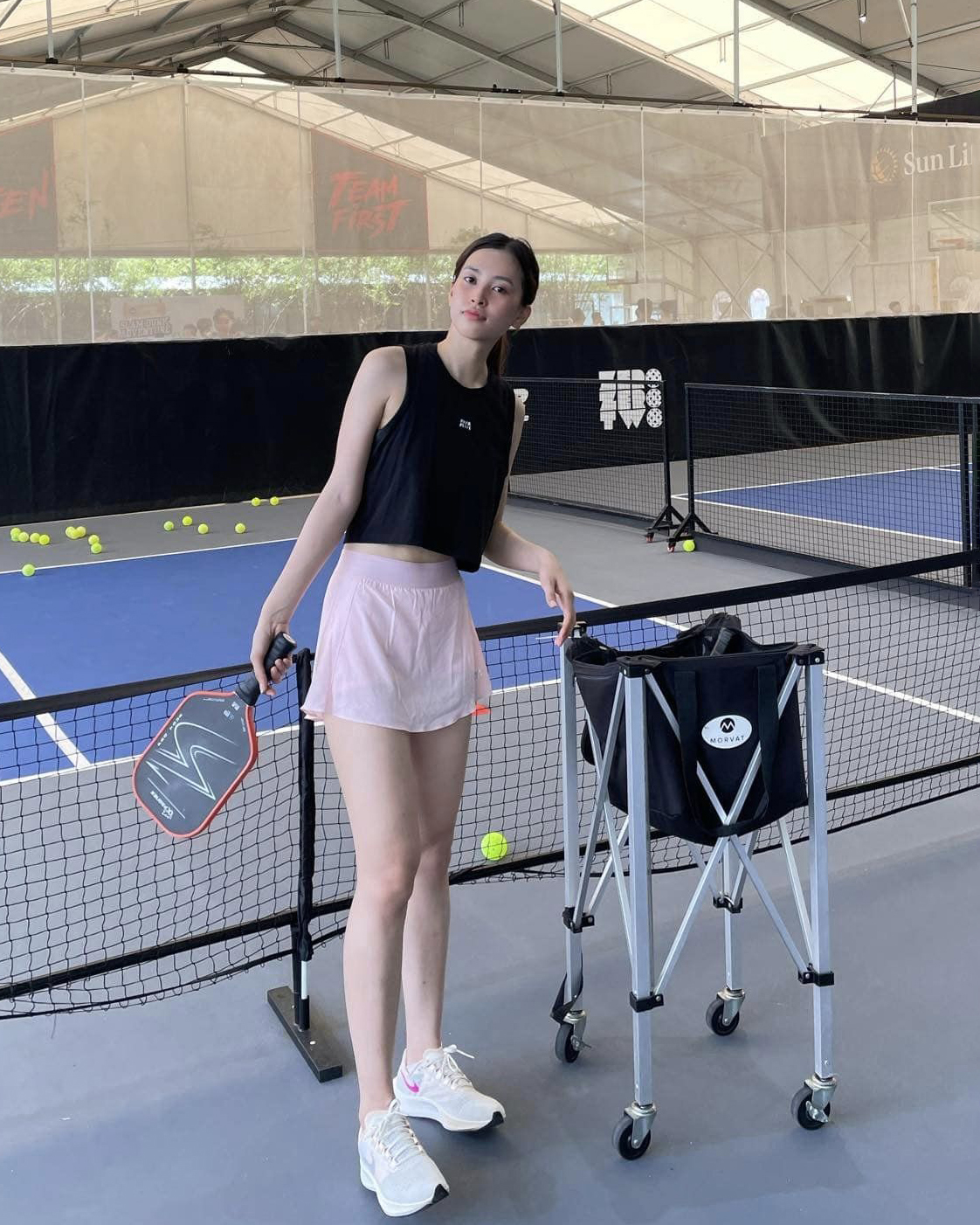 Người đẹp Việt gợi ý thời trang cho những cô nàng chơi pickleball  - Ảnh 8.