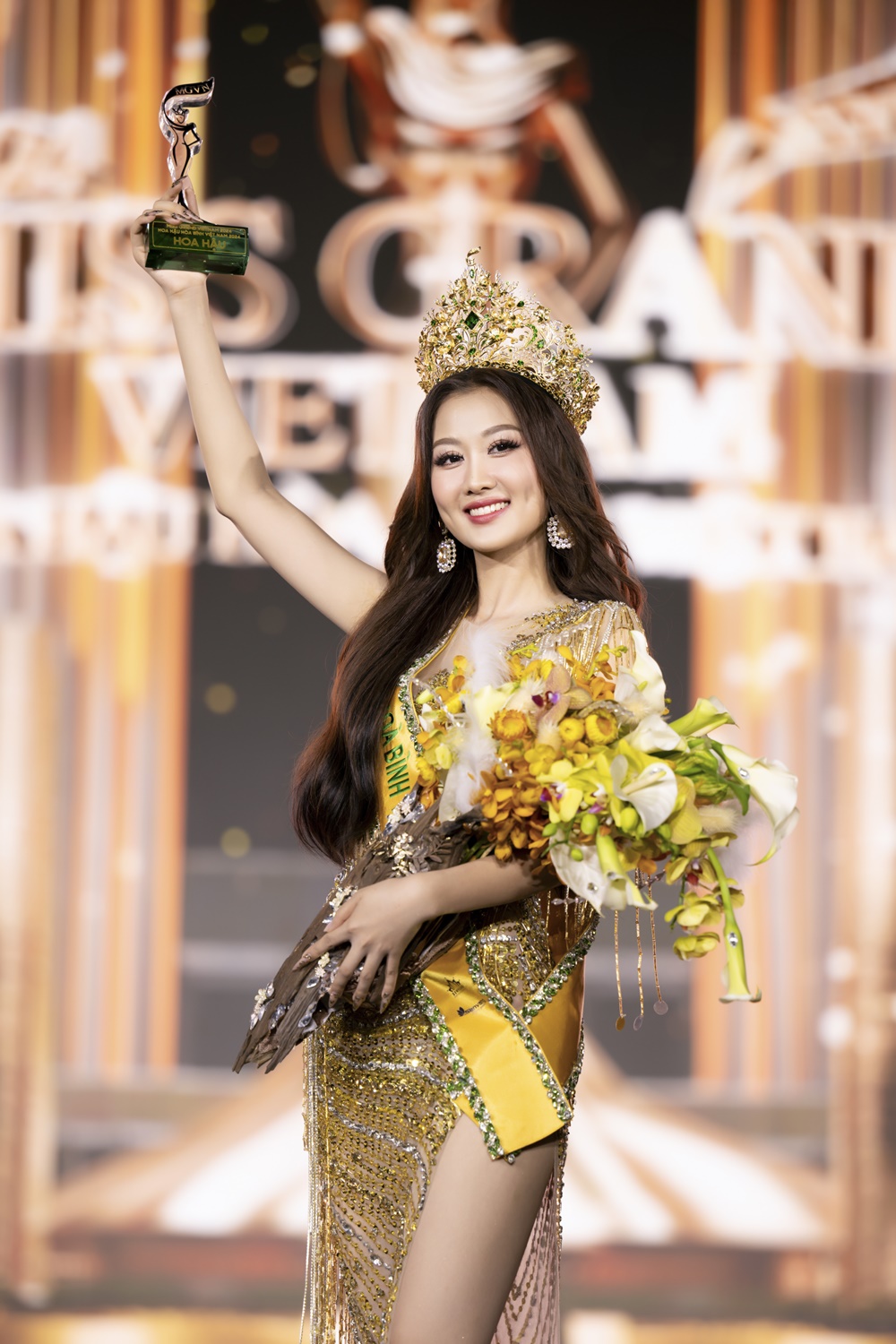 Sen Vàng đã căng: BTC Miss Grand Vietnam làm rõ mối quan hệ của Hoa hậu Quế Anh và ông Hoàng Nhật Nam, Sở TT&TT vào cuộc - Ảnh 2.