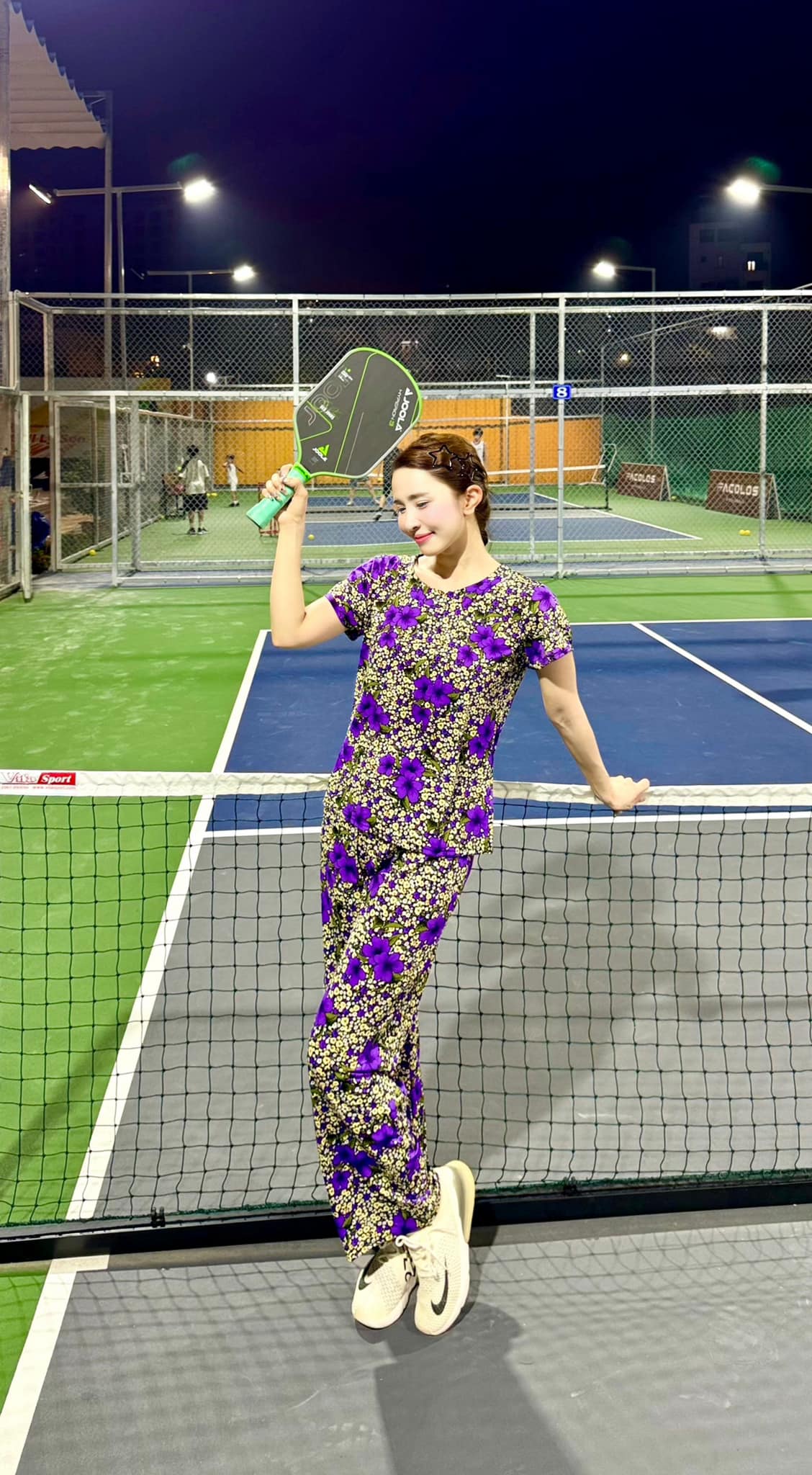 Quỳnh Nga diện đồ bộ đi đánh pickleball, hỏi netizen như vậy có ổn không?- Ảnh 2.