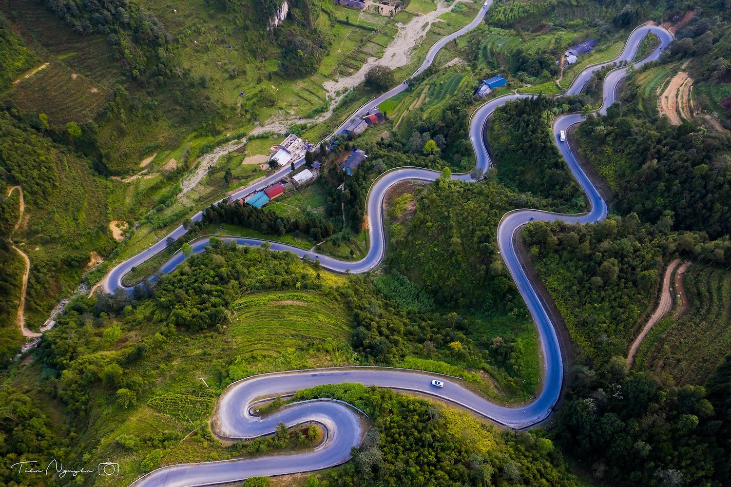 Phát hiện ngôi làng nằm dưới chân đèo, được ví như &quot;bông hoa nơi địa đầu Tổ Quốc&quot;, cách thành phố 160km - Ảnh 4.