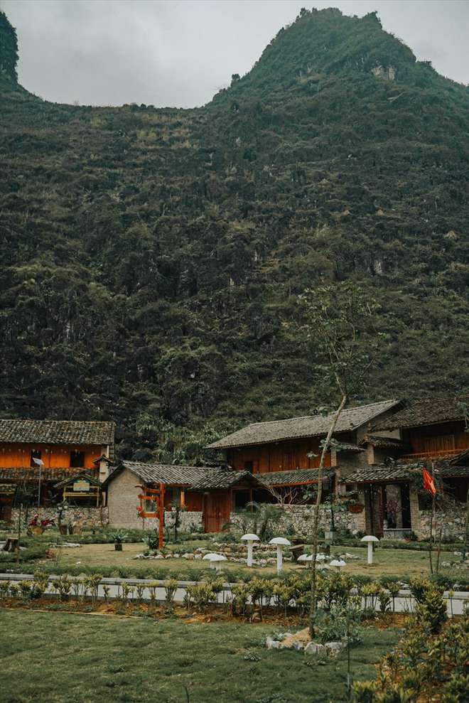 Phát hiện ngôi làng nằm dưới chân đèo, được ví như &quot;bông hoa nơi địa đầu Tổ Quốc&quot;, cách thành phố 160km - Ảnh 9.