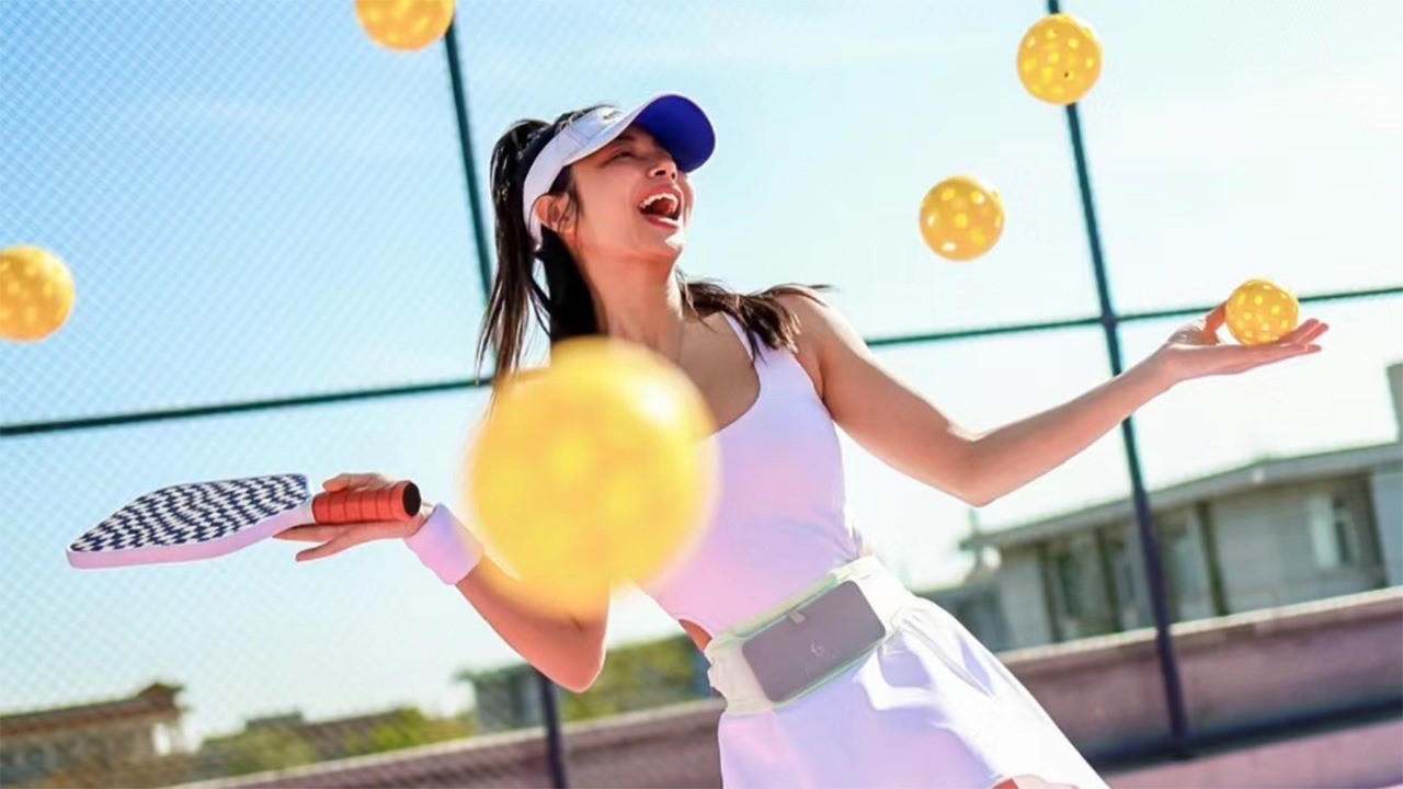 Mặc gì giữa tranh cãi chơi Pickleball chủ yếu khoe thân, làm màu - Ảnh 3.