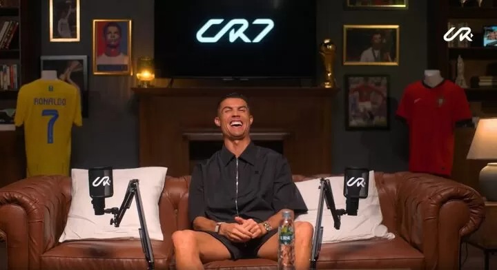 Nóng: Ronaldo chính thức lập kênh YouTube, lượt theo dõi bùng nổ không tưởng- Ảnh 2.