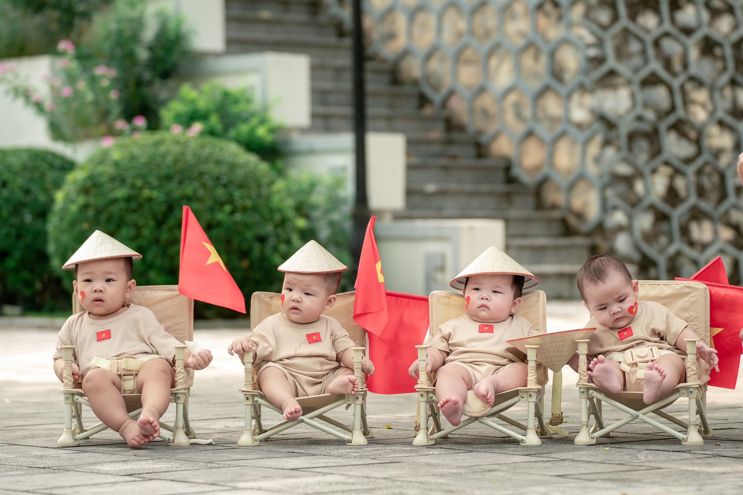 Loạt gia đình bỉm sữa flex tình yêu nước, đưa các &quot;búp măng non&quot; đến từ Tuyên Quang đi chụp bộ ảnh chào đón 2/9 - Ảnh 2.