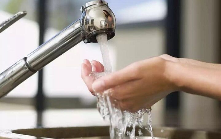 M&ocirc;̣t người d&acirc;n ở TP.HCM chuy&ecirc;̉n nh&acirc;̀m g&acirc;̀n nửa tỷ đ&ocirc;̀ng ti&ecirc;̀n nước - Ảnh 1.