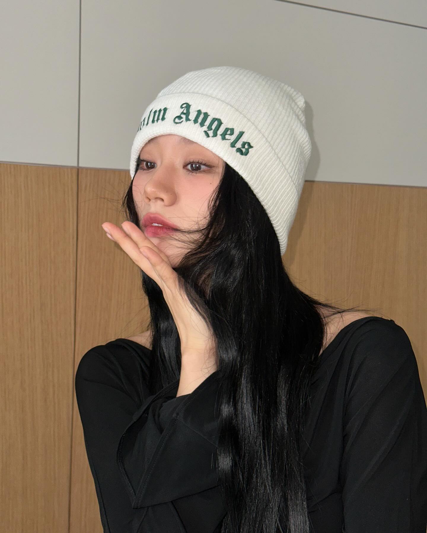 hyeyeon-esquirekorea-and-hyeriofficial-may-be-an-image-of-1-person-hair-hat-face-mask-knit-beret-and-text-17244086501651278274728-1724424123795-1724424124068300131468.jpg