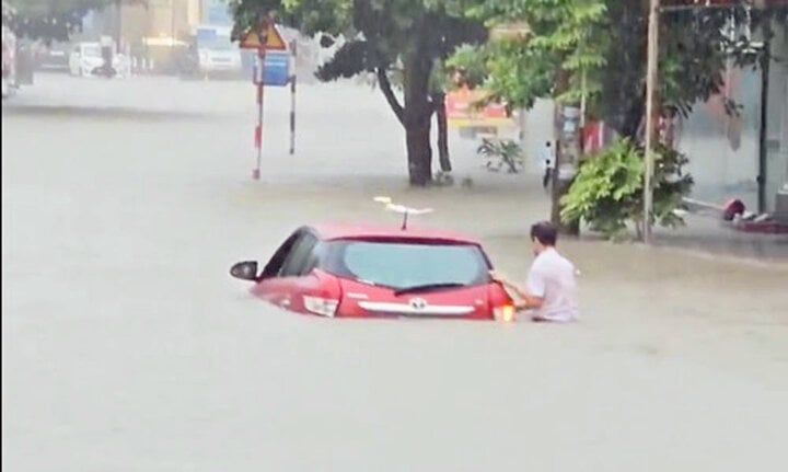 Chuyên gia khí tượng: Miền Bắc tiếp tục hứng mưa lớn, có nơi trên 200mm - Ảnh 1.