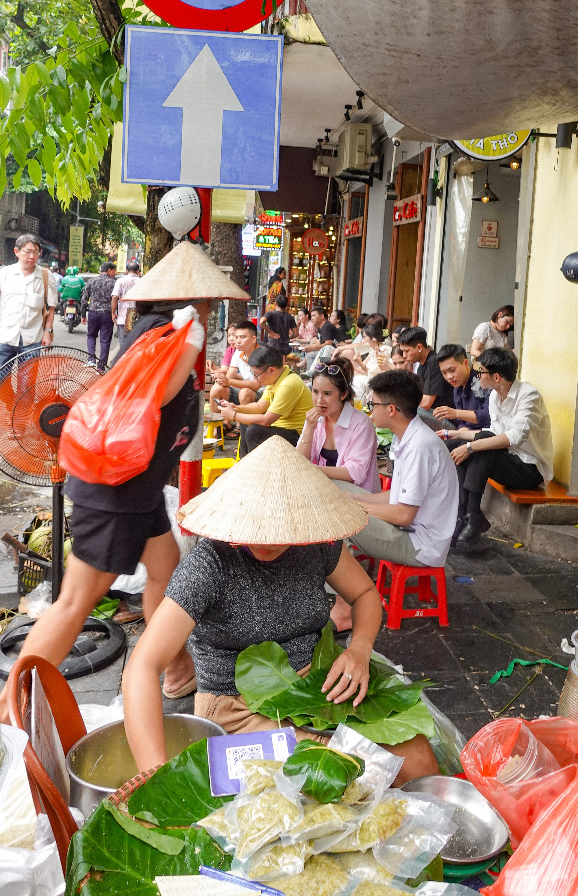 Hết nóng rồi: Dân tình Hà Nội tranh thủ đi 