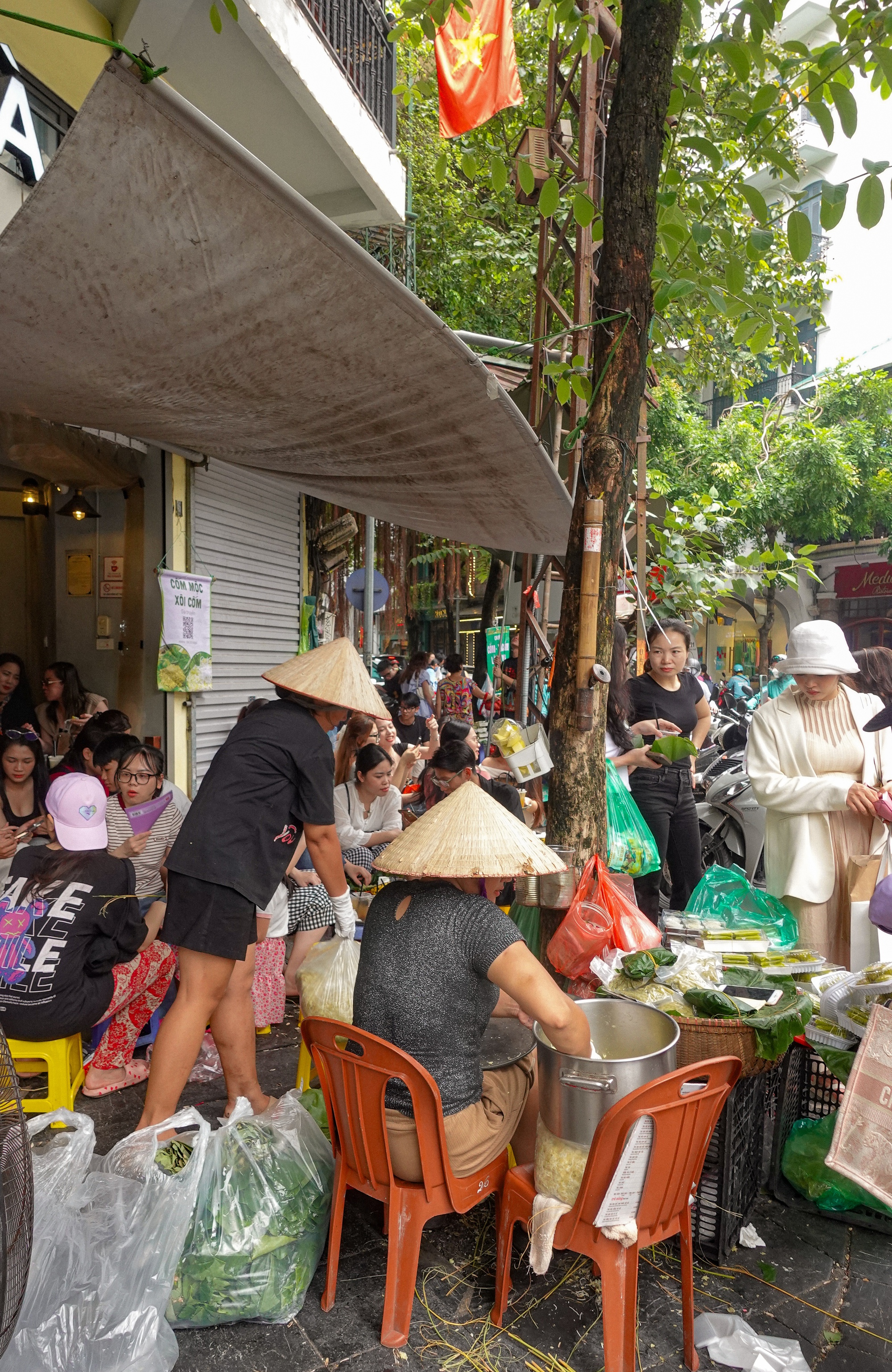 Hết nóng rồi: Dân tình Hà Nội tranh thủ đi "hít hà mùa thu", 3 địa điểm cực đông "nàng thơ" nhân ngày trời đẹp- Ảnh 17.