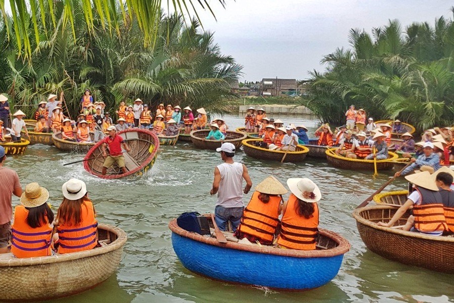 Chuyến đi thuyền ở miền Trung lọt danh sách &quot;tuyệt vời nhất thế giới&quot;: Giá vé chưa đến 100.000 đồng/người - Ảnh 8.