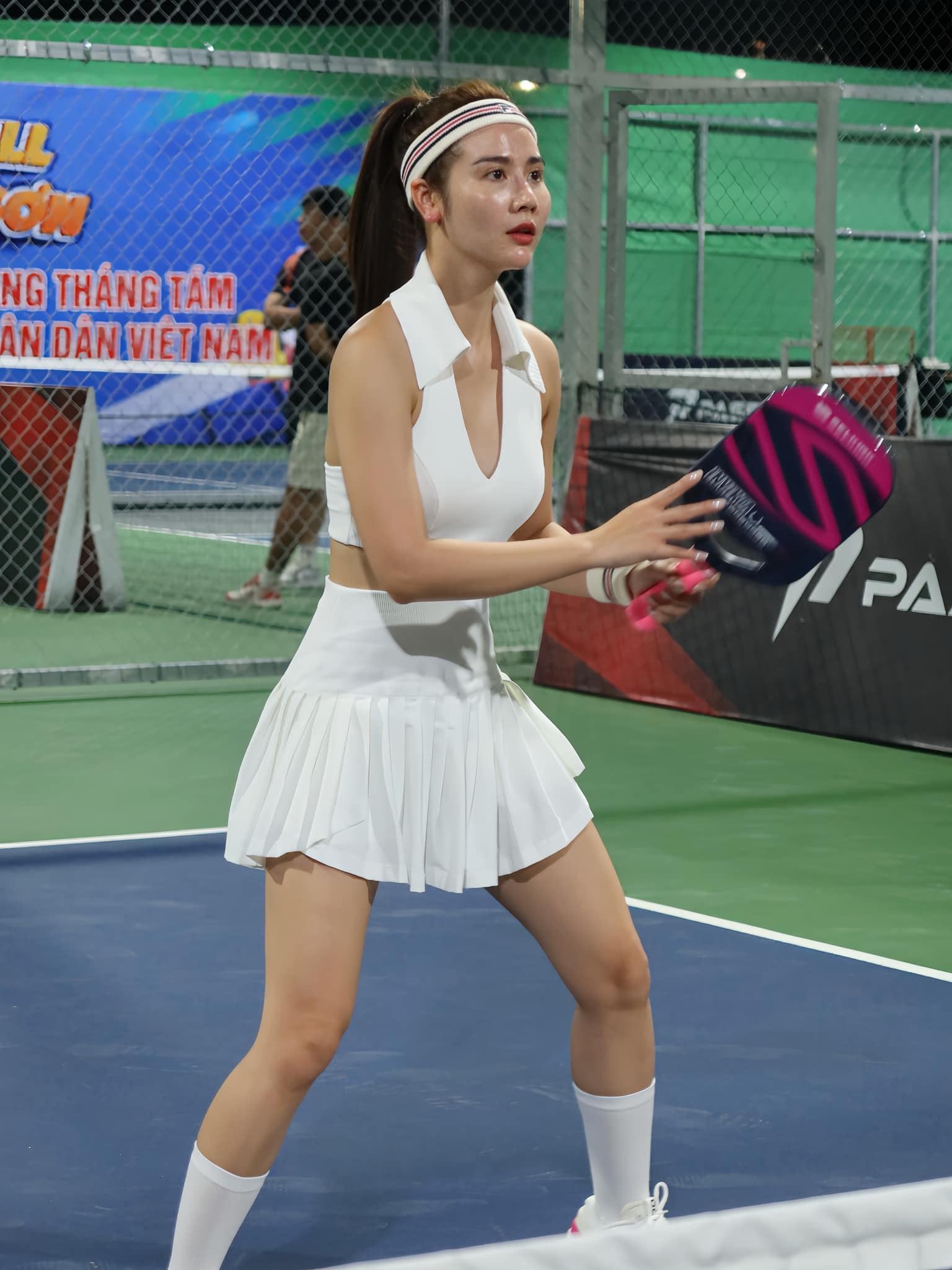 Huyền Lizzie đi chơi pickleball hàng ngày, chụp ảnh liên tục, tập lúc nào?- Ảnh 1.