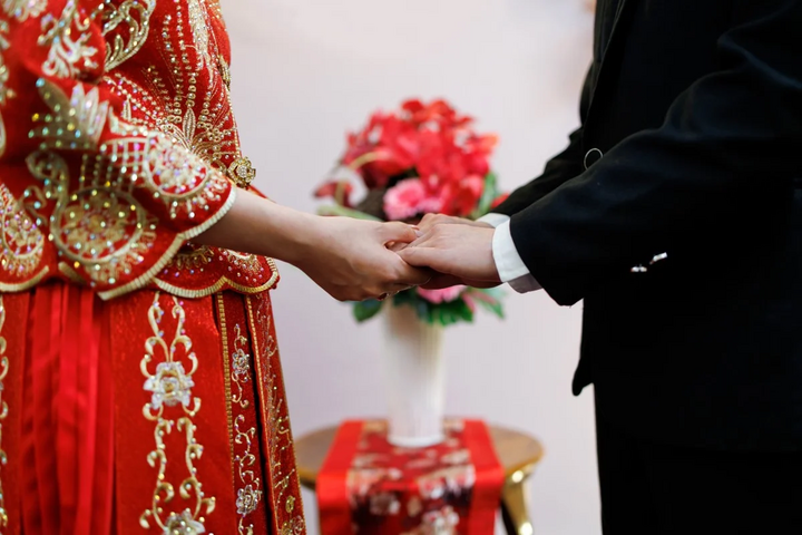 33.000 nam trung niên 'ế' vợ được chính quyền mai mối với người phù hợp - Ảnh 1. 33.000 nam trung niên 'ế' vợ được chính quyền mai mối với người phù hợp - Ảnh 1.