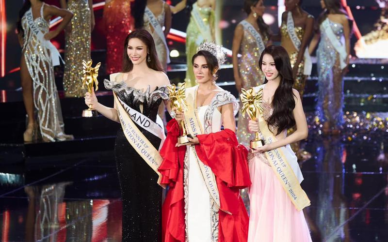 Clip tranh cãi &quot;nảy lửa&quot;, suýt xảy ra xô xát của hai nàng hậu Miss International Queen 2024 - Ảnh 2.