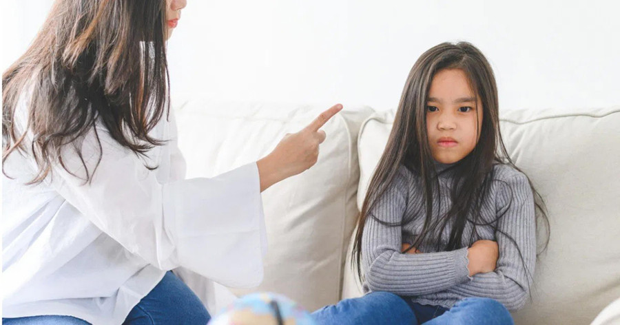 Những lời nói của cha mẹ làm con tổn thương - Ảnh 1. Những lời nói của cha mẹ làm con tổn thương - Ảnh 1.
