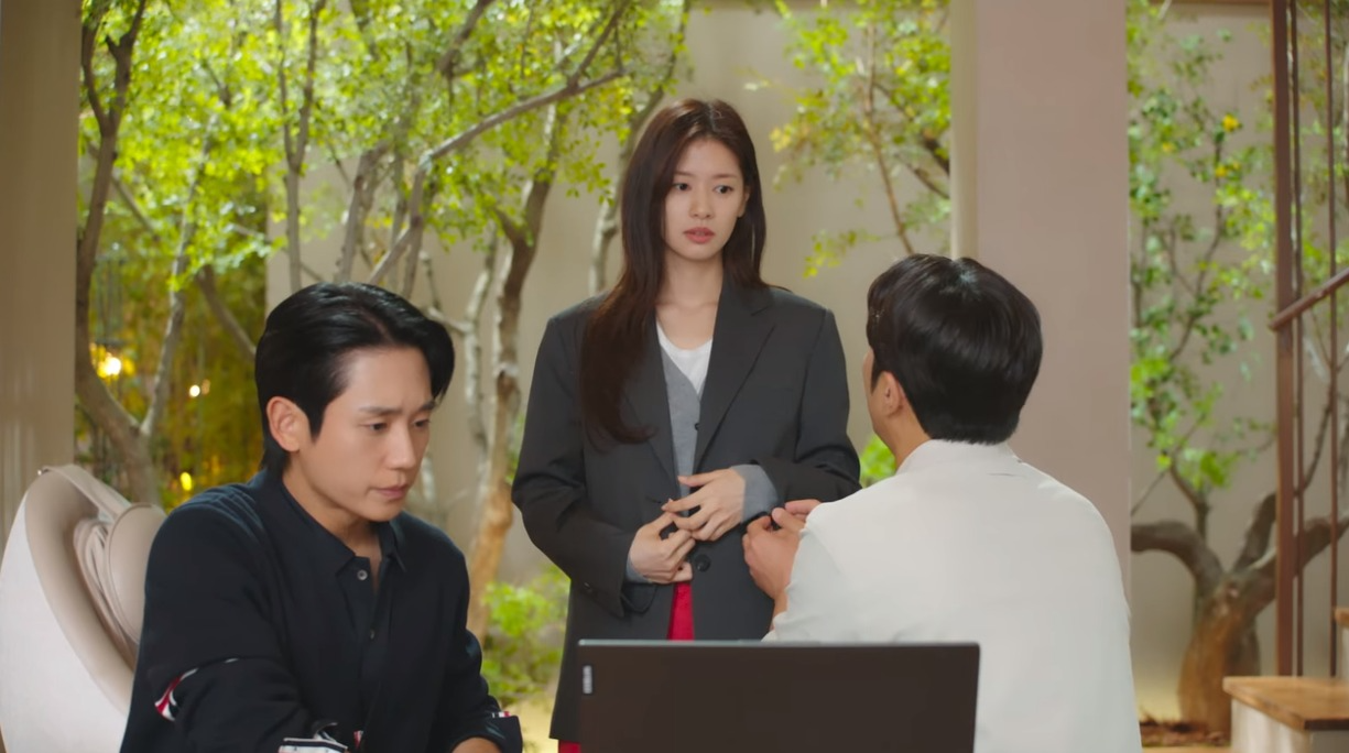 Love Next Door tập 4: Jung So Min một tay xử lý kẻ thù, còn có hành động khiến Jung Hae In &quot;lụi tim&quot;- Ảnh 1.