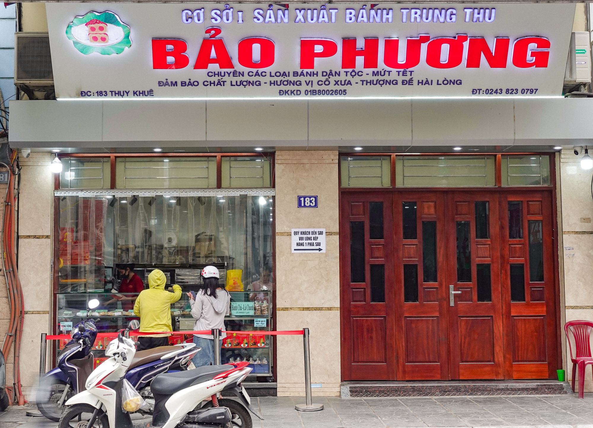 Lý do bánh Trung thu Bảo Phương vắng khách hơn trước- Ảnh 2.