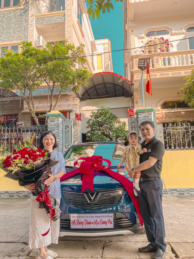 Quang Hải làm gì mà giàu thế: Khi yêu mua túi hiệu, ngày cưới sính lễ dát vàng, sinh xong tặng cả siêu xe cho Chu Thanh Huyền - Ảnh 4.