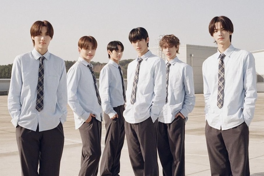 Bức ảnh chụp 6 nam sinh qua đường khiến hàng nghìn người "đổ gục"- Ảnh 2. Bức ảnh chụp 6 nam sinh qua đường khiến hàng nghìn người "đổ gục"- Ảnh 2.