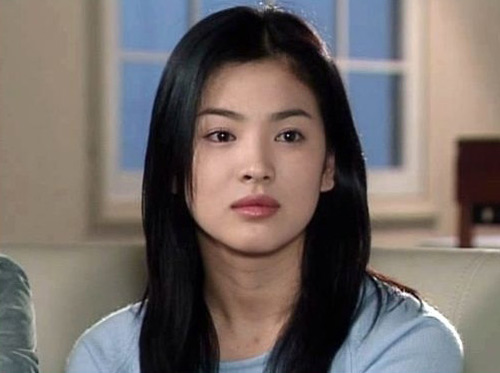 1369456407-song-hye-kyo-17-1722531296767756900044-1722654747106-1722654747499313427211.png