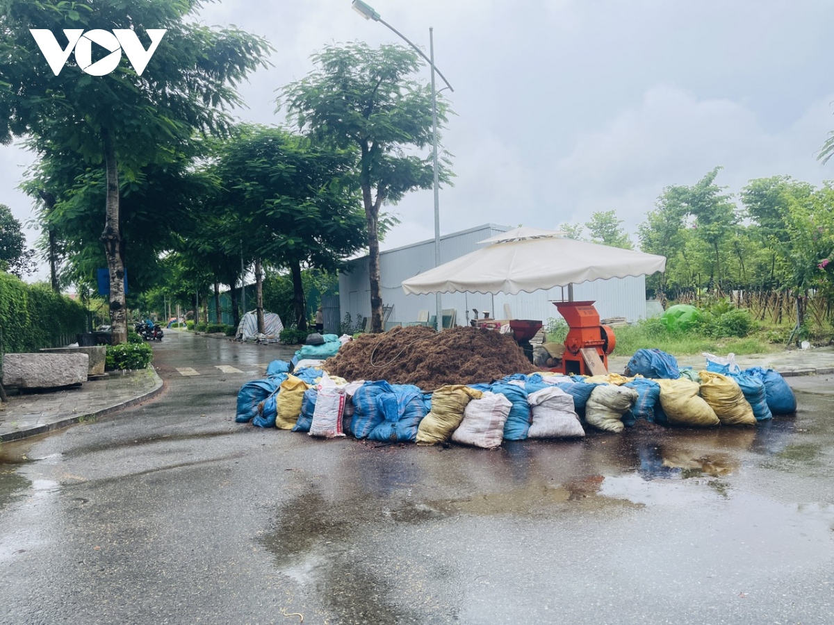 Cảnh hoang tàn bên trong khu biệt thự hơn 7.000 tỷ bị bỏ hoang ở Hà Nội - Ảnh 13.