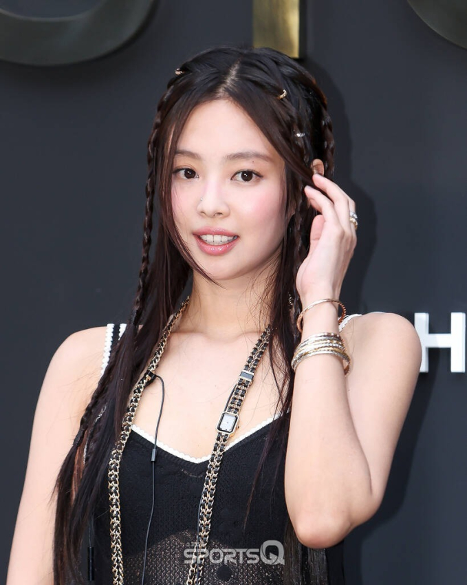 Ảnh bố ruột làm lộ gia thế khủng của Jennie (BLACKPINK): Họ hàng với cả vợ cũ &quot;Thái tử Samsung&quot; và gia tộc Daesang? - Ảnh 1.