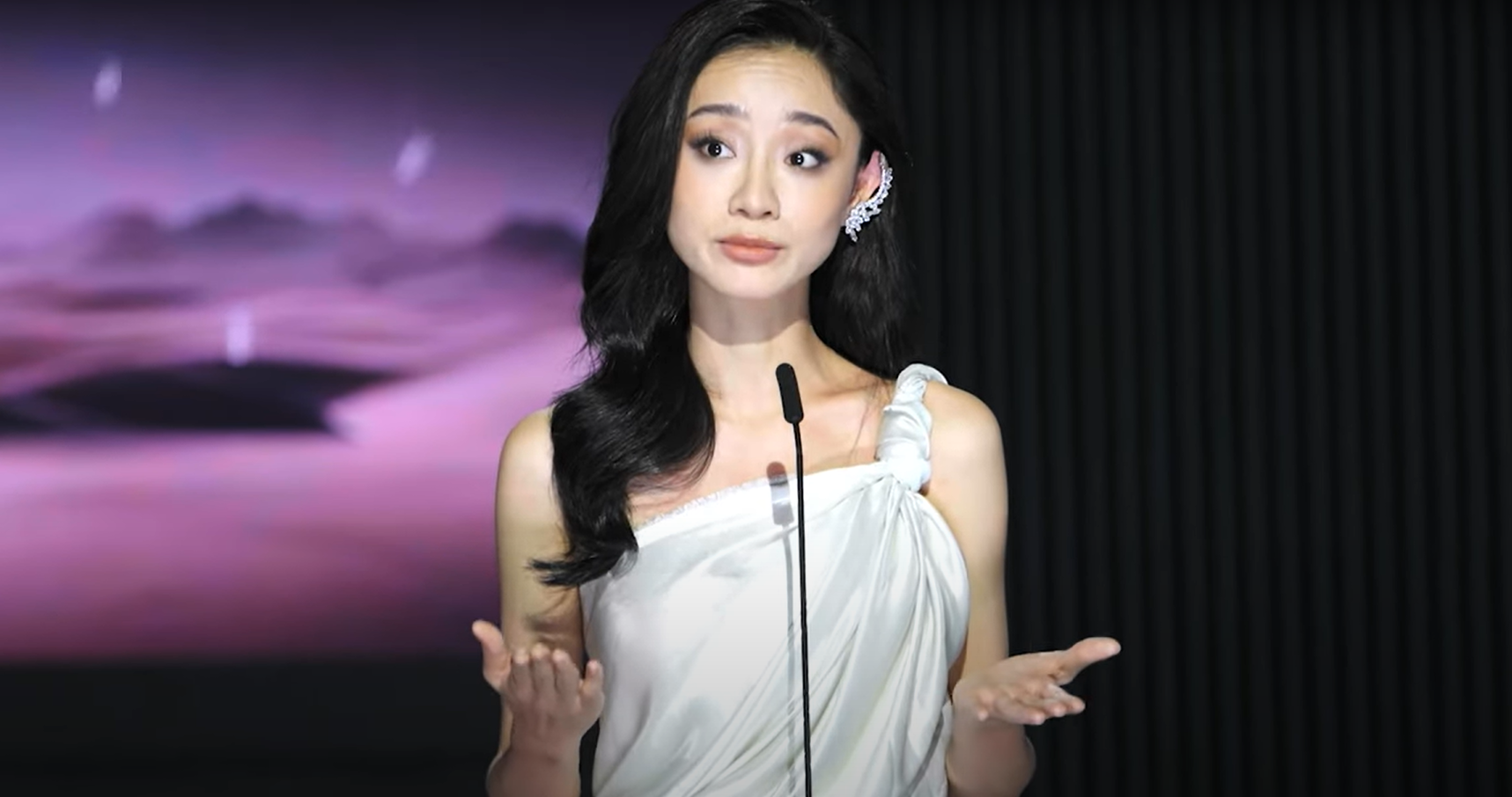 1 người đẹp Vbiz bị chỉ trích vì &quot;nịnh&quot; giám khảo Miss Universe Vietnam một cách thái quá- Ảnh 5.