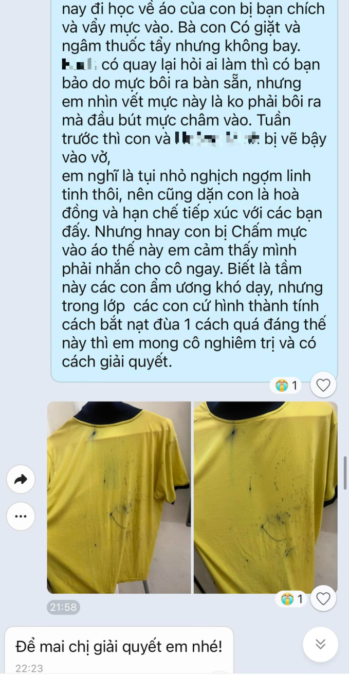 Bà mẹ chia sẻ hình ảnh chiếc áo con trai lấm tấm mực, phụ huynh khác hốt hoảng: &quot;Chuyển trường ngay, chị còn đợi điều gì nữa?&quot; - Ảnh 1.