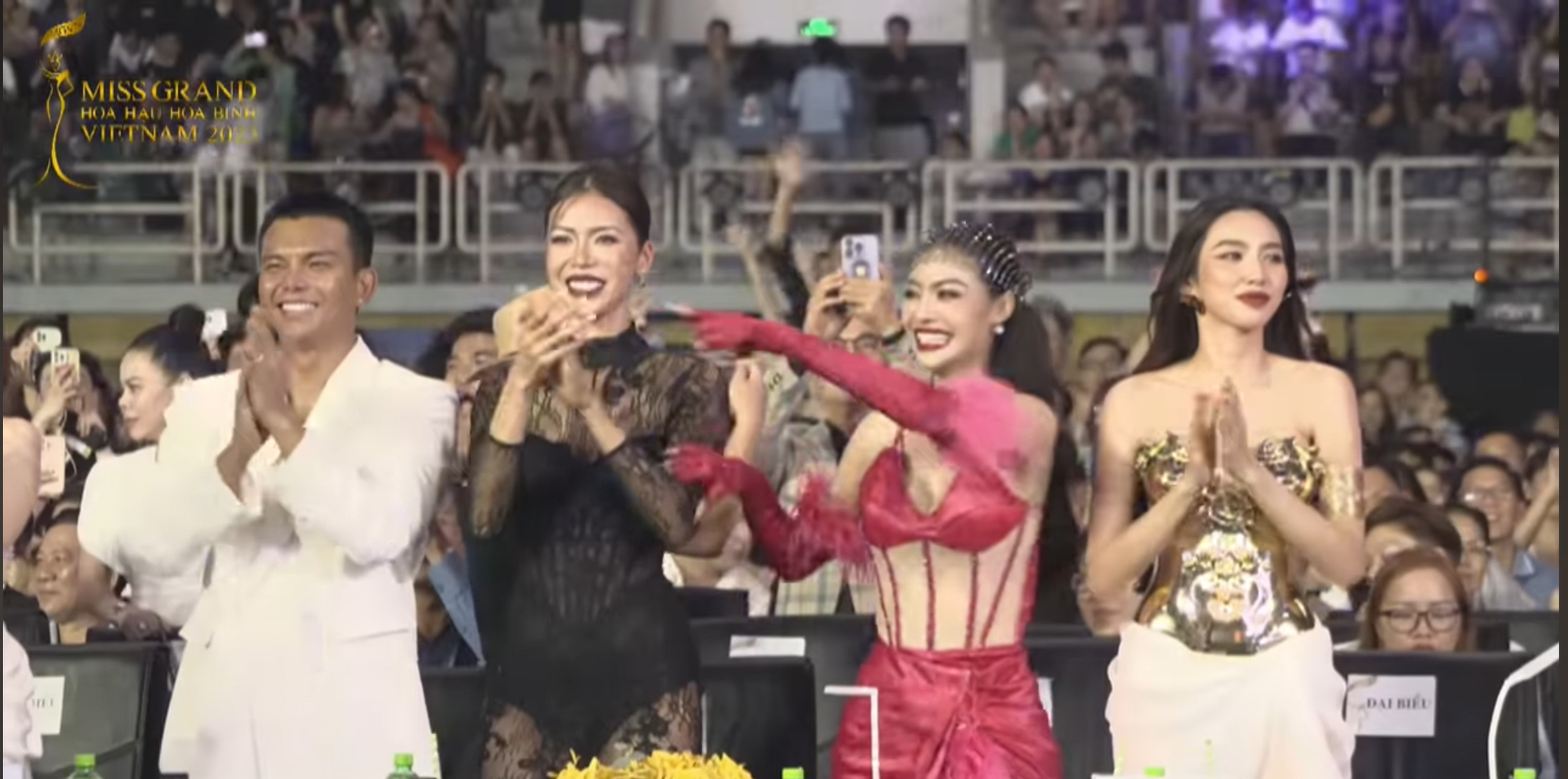 Thuỳ Tiên - Minh Tú &quot;sượng trân&quot;, dàn giám khảo thái độ lạ khi nghe công bố Tân Miss Grand Vietnam- Ảnh 4.