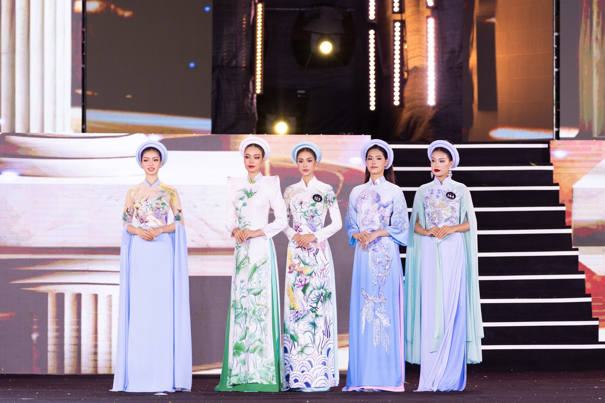 Toàn cảnh Chung kết Miss Grand Vietnam 2024: Âm nhạc và camera kém chuyên nghiệp, loạt chi tiết khó hiểu từ ứng xử đến kết quả!- Ảnh 12.