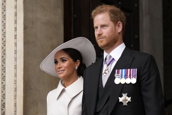 Lý do thực sự sau việc vợ chồng Harry - Meghan trả lại 2,4 triệu bảng Anh cải tạo ngôi nhà được Nữ vương Elizabeth tặng làm quà cưới - Ảnh 1.