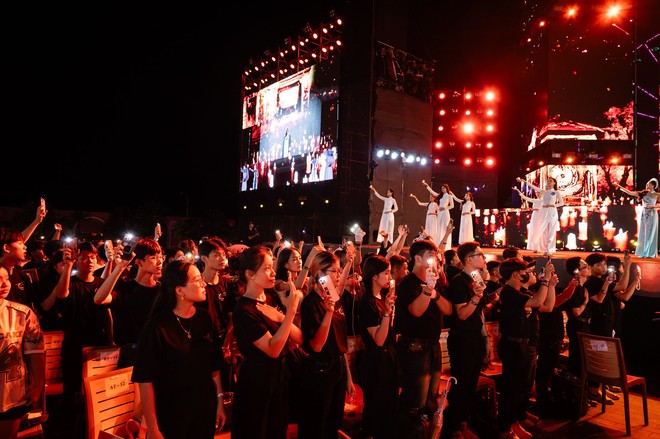 Toàn cảnh Chung kết Miss Grand Vietnam 2024: Âm nhạc và camera kém chuyên nghiệp, loạt chi tiết khó hiểu từ ứng xử đến kết quả! - Ảnh 21.