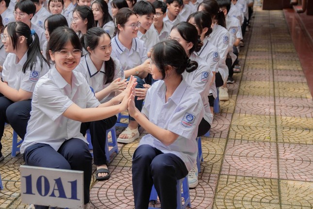 Thanh tra đột xuất chấm thi vào lớp 10 ở Hải Phòng: Một số bài thi có dấu hiệu bất thường - Ảnh 1.