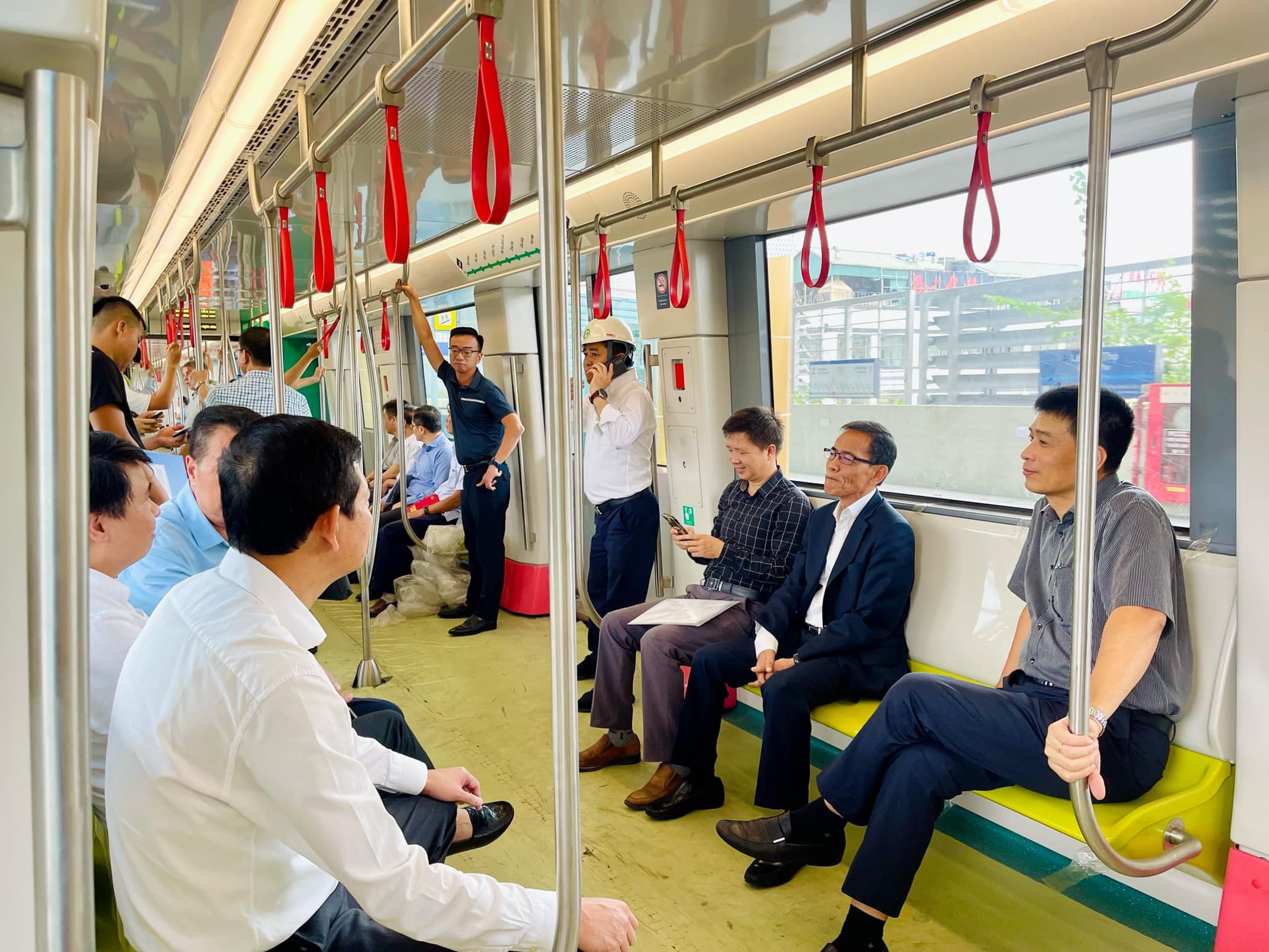 Người dân Hà Nội chính thức được đi tuyến metro gần 35.000 tỷ đồng sau 14 năm chờ đợi - Ảnh 5.